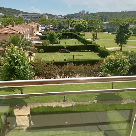 Apartamento Con Pistas De Tenis Y Piscina En *
