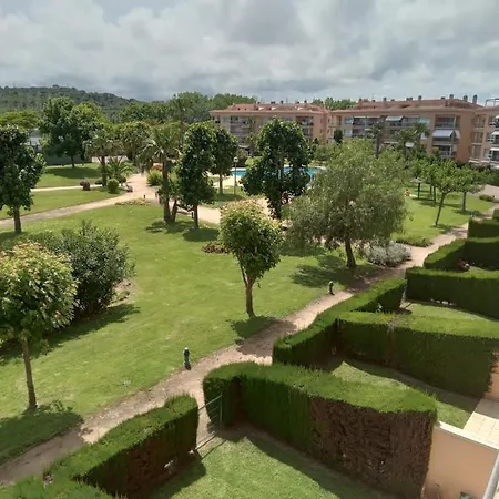Apartamento Con Pistas De Tenis Y Piscina En Апартаменти