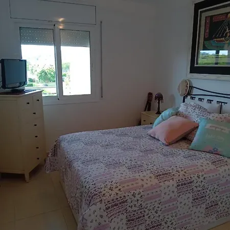 Apartamento Con Pistas De Tenis Y Piscina En Апартаменти